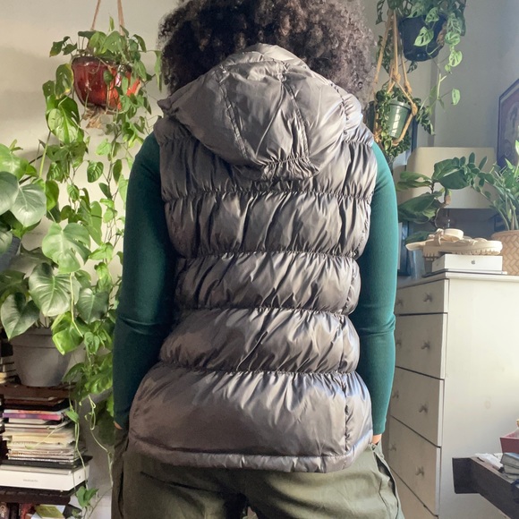 Michael Kors Puffer Grey Vest with Hoodie, never worn! Still has tags! Size S - Picture 5 of 10